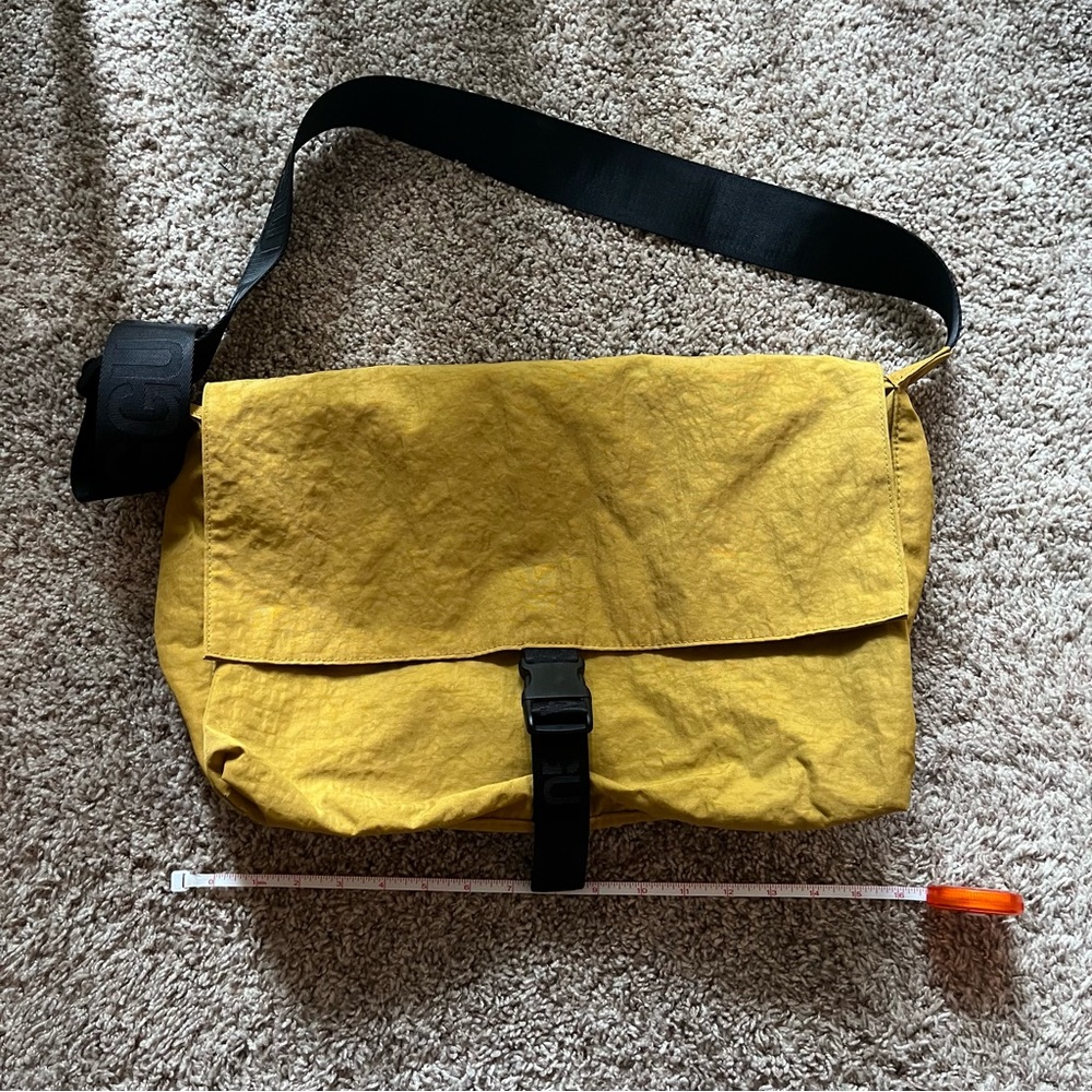 Baggu Sport Messenger Bag in Camel